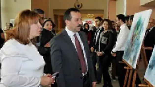 Tiyatro Festivali coşkulu açıldı