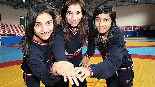 'Evin' kızları kampta