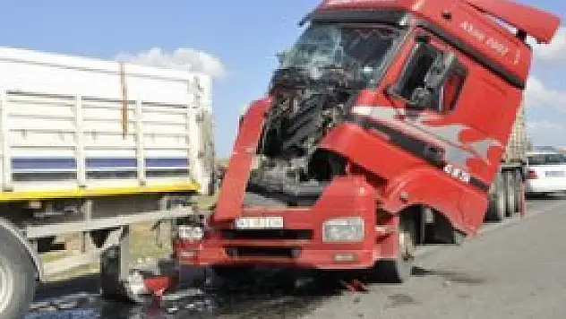 Akşehir'de 2 tır çarpıştı: 1 yaralı