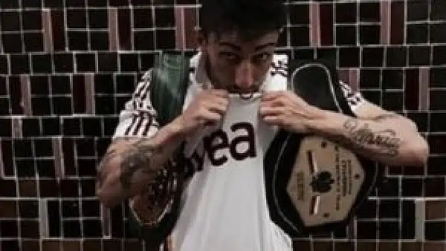 Sırp rakibini devirdi formayı giydi!