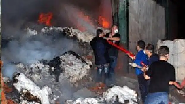 Bozüyük'te kağıt fabrikasında yangın