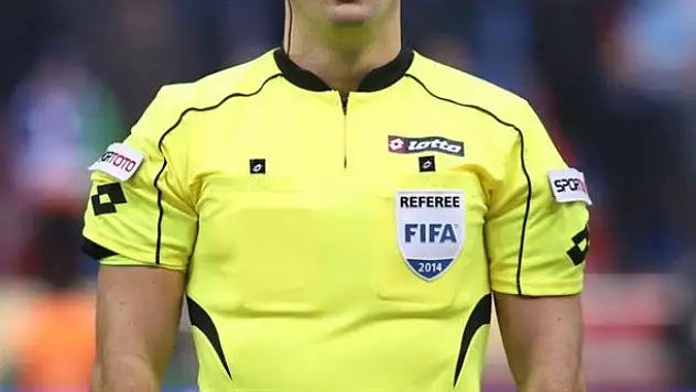 Hakemi tehdit etti maç yarım kaldı