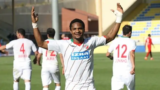 Karşıyaka'da Ofoedu şoku