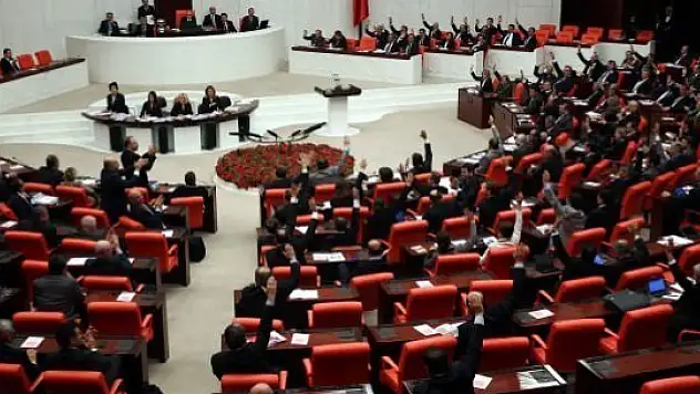 Kamer Genç yine kavga çıkardı