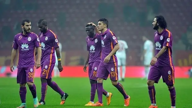 Galatasaraylı oyuncudan hakeme küfür