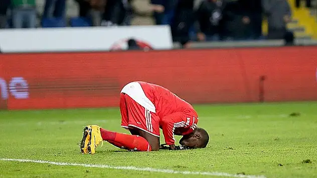 Beşiktaş'ta yeni moda Demba Ba