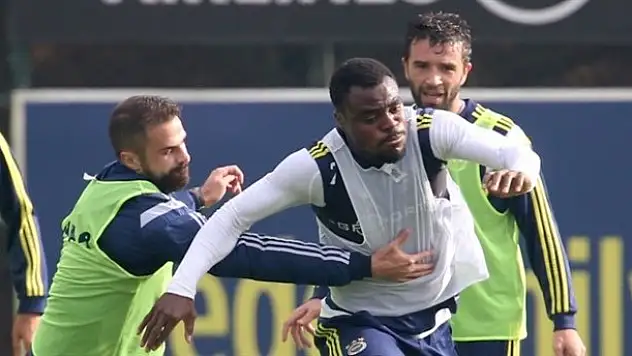 Fenerbahçe'de Emenike şoku