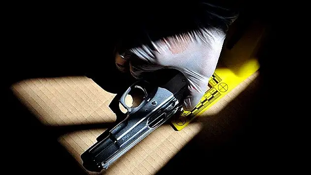 Polis memuru kazayla meslektaşını yaraladı