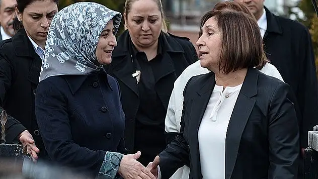 Sare Davutoğlu'ndan  taziye ziyareti