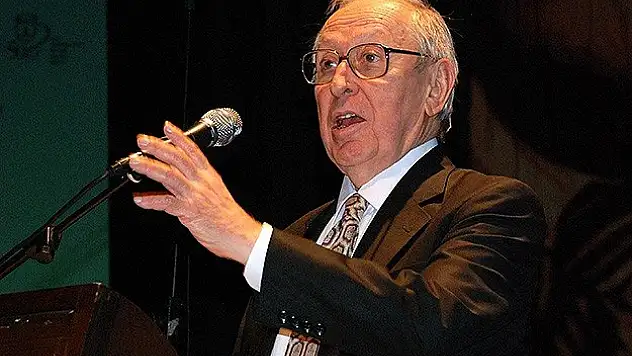 Türkiye'nin ilk Kültür Bakanı Halman vefat etti