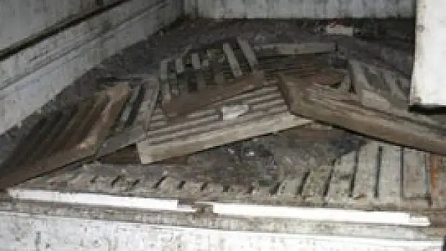 'Yoldan geçerken bulduk, yerlerine koyacaktık'