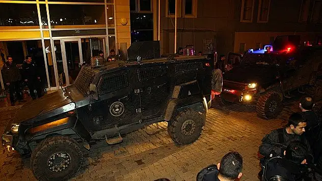 Tutuklananlar arasında anne ve oğlu var