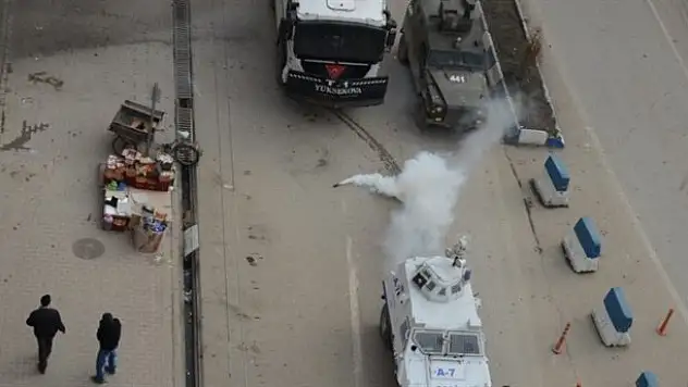 Yüksekova karıştı: 1 kişi öldü