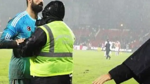 Volkan Demirel yine taraftarla kapıştı!