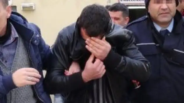 Cami tuvaletinde eroin kullandı