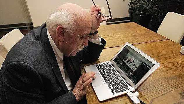 Bakan Avcı 'Yılın Fotoğrafları'nı oyladı