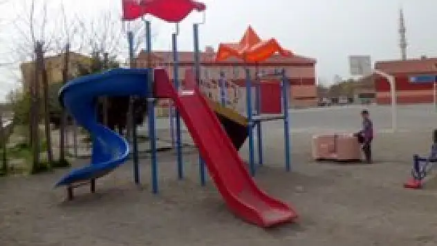 Karapınar Belediyesi'nden okullara oyun grubu