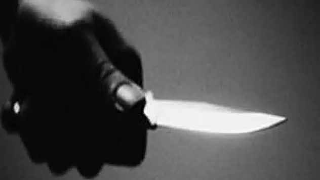 Gazete binasında bıçaklı saldırı