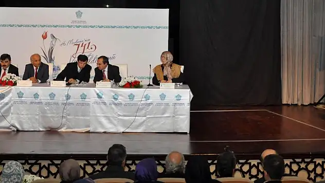 NEÜ'de bir islam alimi olarak mevlana konulu panel
