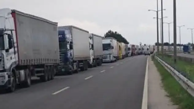 İran'la TIR krizi geçici olarak çözüldü