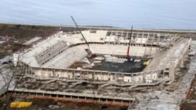 Yeni statta çim krizi