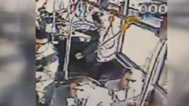 Otobüste eski sevgilisinin kafasına sıktı