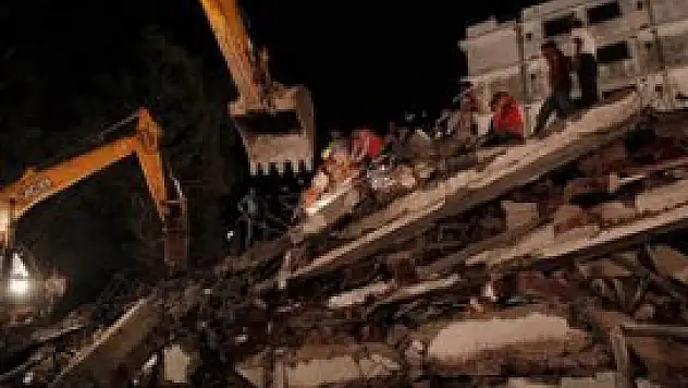 Hindistan'da inşaat çöktü: 27 ölü, 54 yaralı