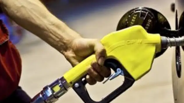 Benzin ve motorine bir indirim daha