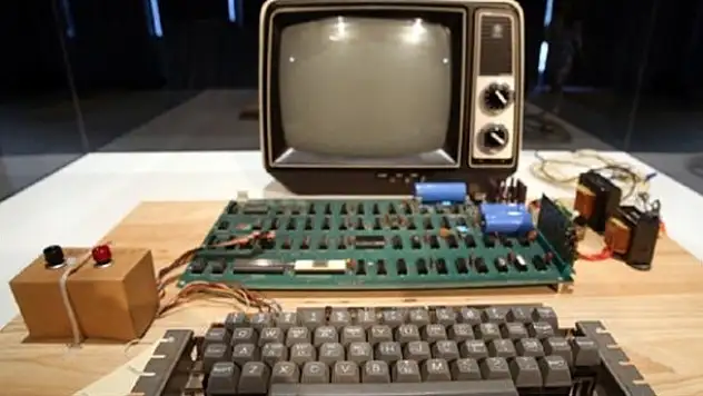 Apple'ın ilk bilgisayarı bakın kaça satıldı!