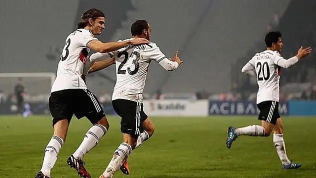 Beşiktaş her kulvarda zirveye yerleşti