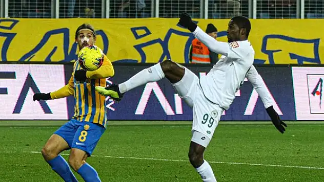 Konyaspor'un yeni golcüsü Thuram ilk kez sahne aldı