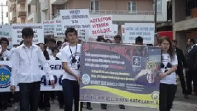 Liseli öğrencilerden radyasyon yürüyüşü