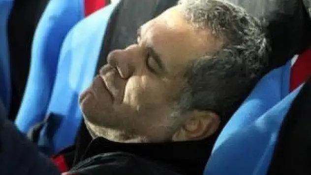 Teknik direktör maçta fenalaştı