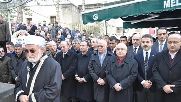 AK Partili Elitaş'ın acı günü