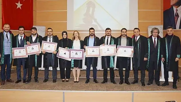 Avukat adayları ruhsatlarını aldı