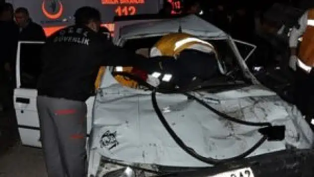 Otomobiller çarpıştı: 1 ölü