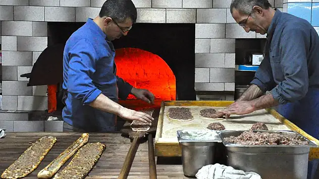 Mevlana ziyaretçileri, Konyalı lokantacıların yüzünü güldürdü