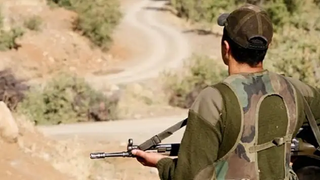 Sınırda kaçaklara ateş açıldı: 2 yaralı