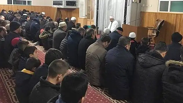Altınekin Dedeler'de sabah namazı buluşması