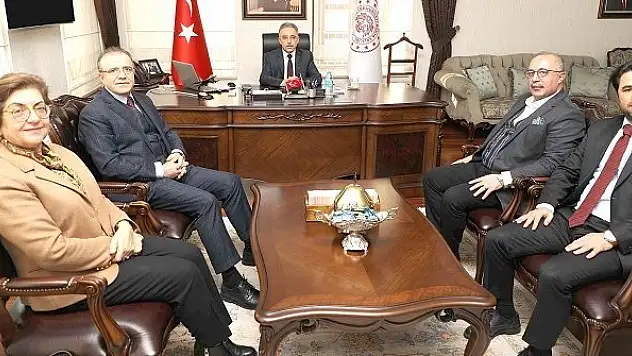 Vali Toprak, doktorları ağırladı