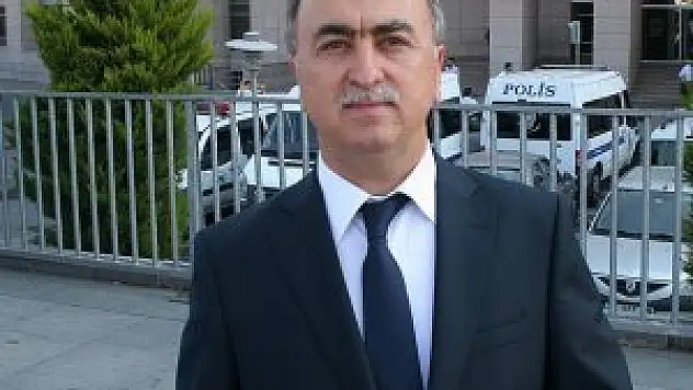 'Kırmızı bülten'i uygulamak siyasi bir tavır