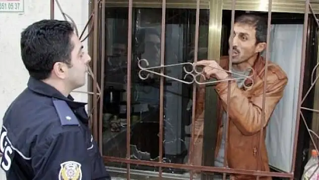 'Mehdiyim' diyen adam dehşet saçtı: 3 yaralı