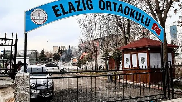 Elazığ'daki deprem sonrası hasar tespit edilen 80 okulda eğitim yapılmayacak