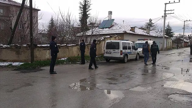 Yolda yürürken kalbi durdu