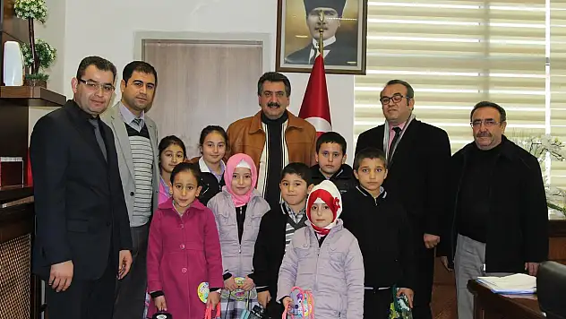 Minik öğrencilerden Başkan Kale'ye ziyaret