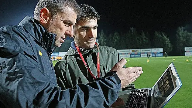 Hamzaoğlu 'Yılın Fotoğrafları' oylamasına katıldı