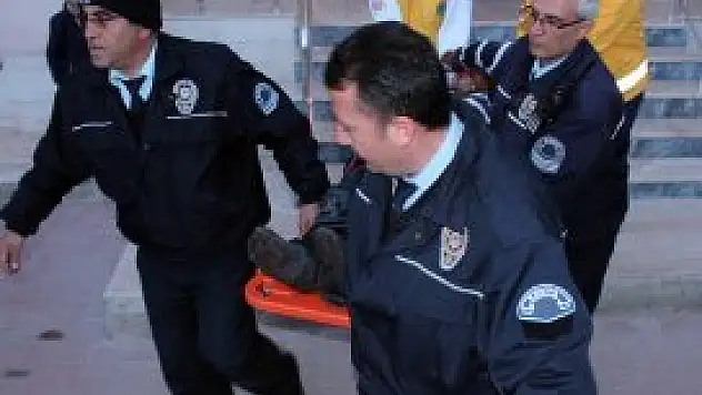 Tacizciyi dövüp tavana astılar!