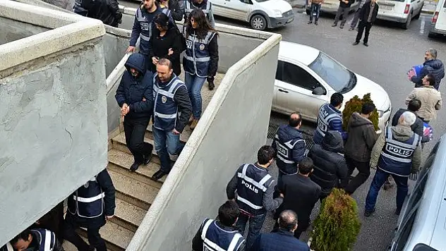 Dolandırıcılık operasyonunda 12 şüpheli gözaltında