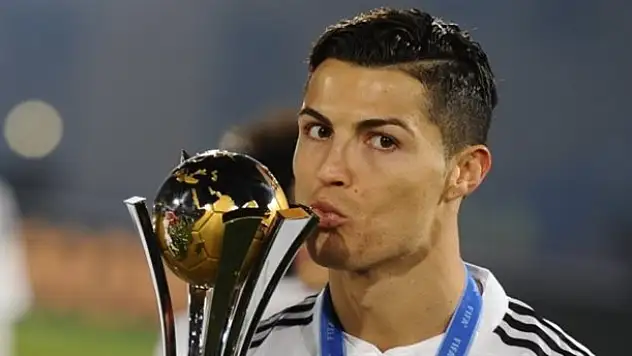 Ronaldo ve Benzema İstanbul'a geliyor