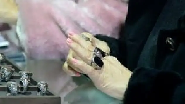 Mücevherler sudan ucuz!